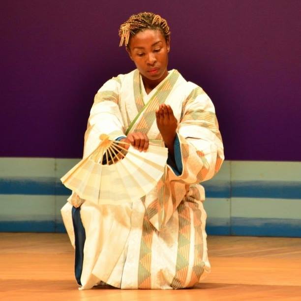 Dr Dédé performing a traditional Japanese dance